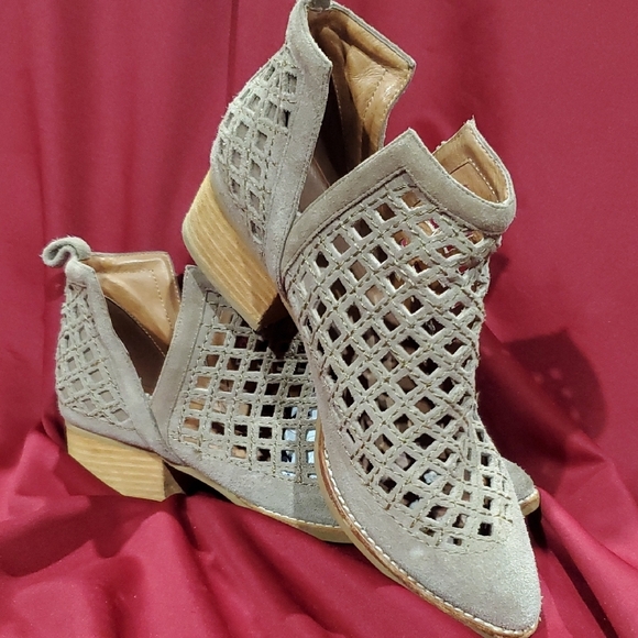 Jeffrey Campbell Tan Ankle Booties with Cutout Design - Picture 1 of 7